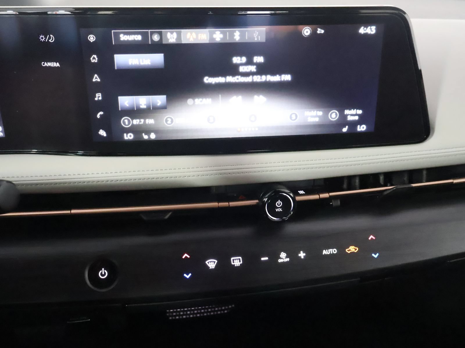 Used 2023 Nissan Ariya AWD image 39