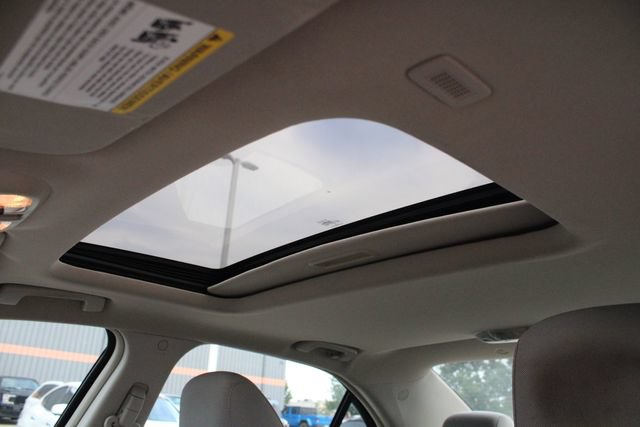 Used 2010 Ford Fusion SE FWD image 4