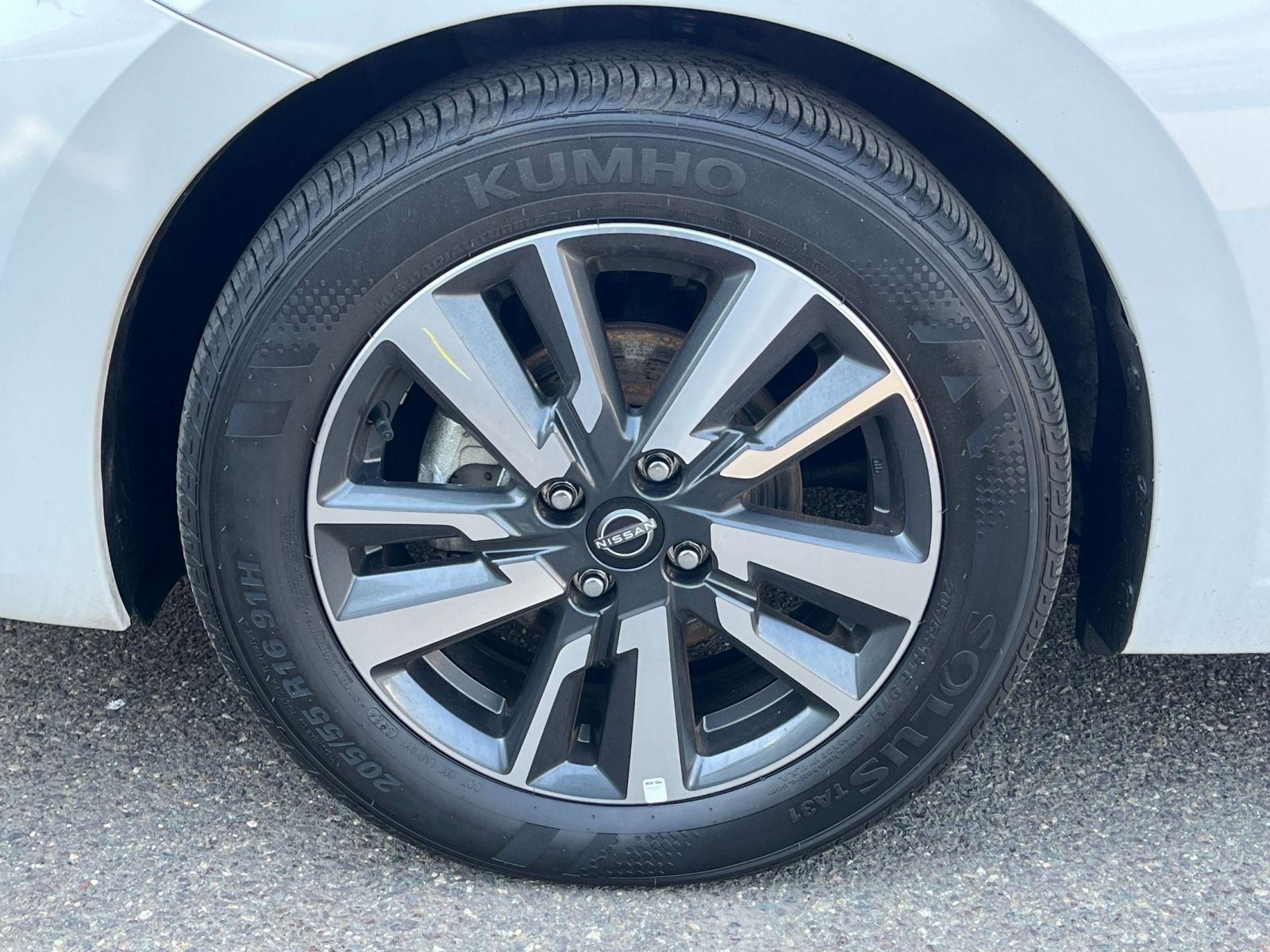 Used 2025 Nissan Versa SV image 27