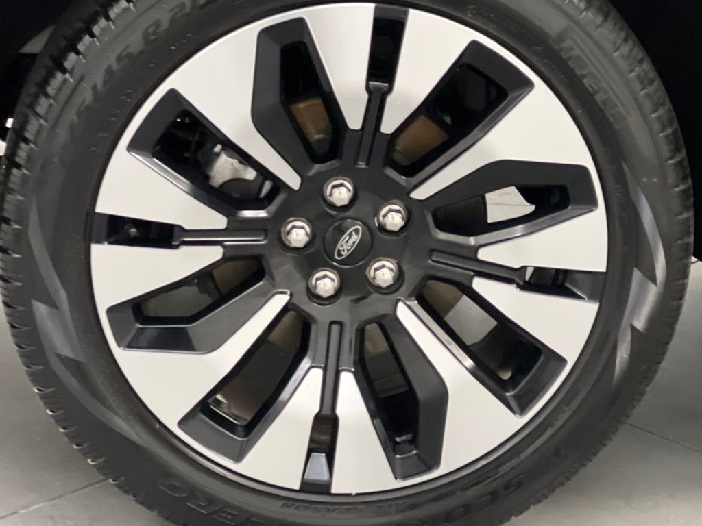 Used 2025 Ford Explorer Platinum w/ LUX Leather Package AWD/4WD image 64