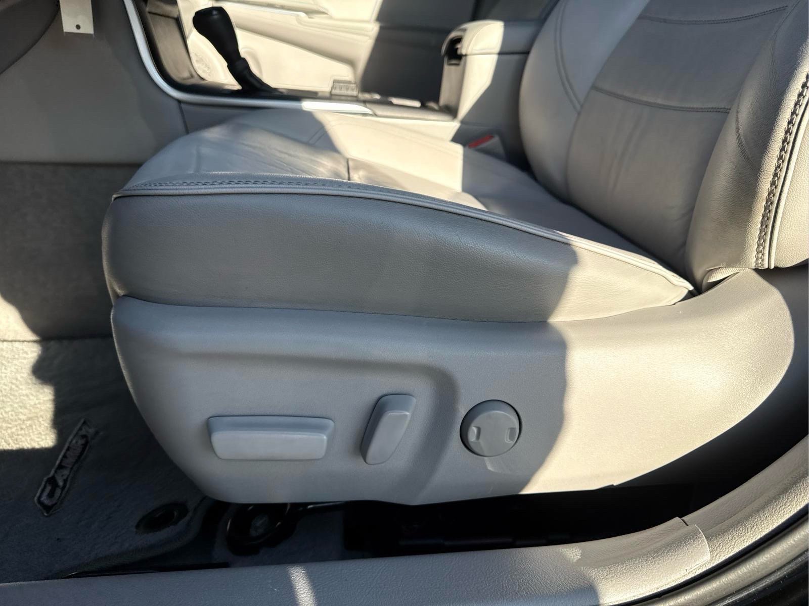 Used 2017 Toyota Camry XLE FWD image 14