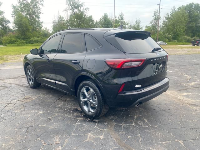Used 2023 Ford Escape ST-Line Select w/ Tech Pack #1 AWD/4WD image 3
