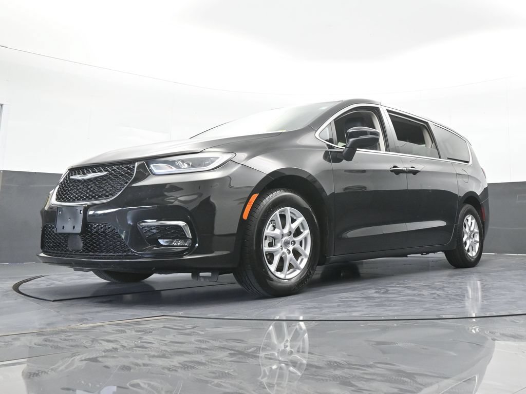 Used 2023 Chrysler Pacifica Touring-L FWD image 53