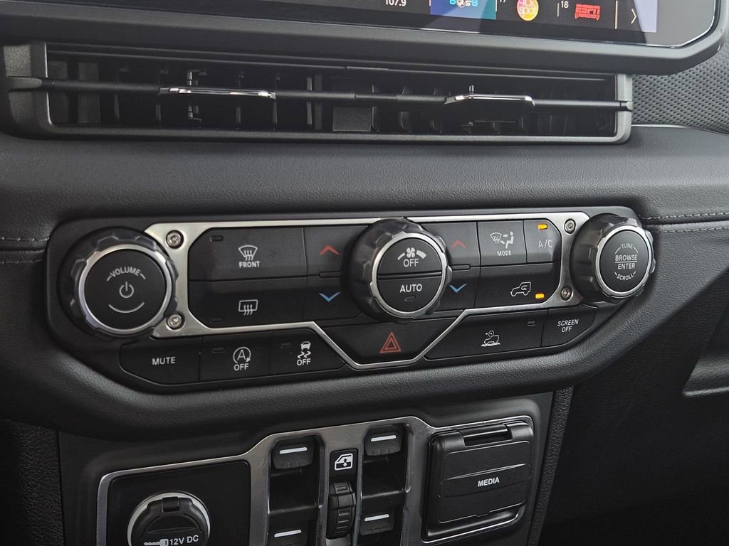 Used 2025 Jeep Wrangler Unlimited Rubicon image 21