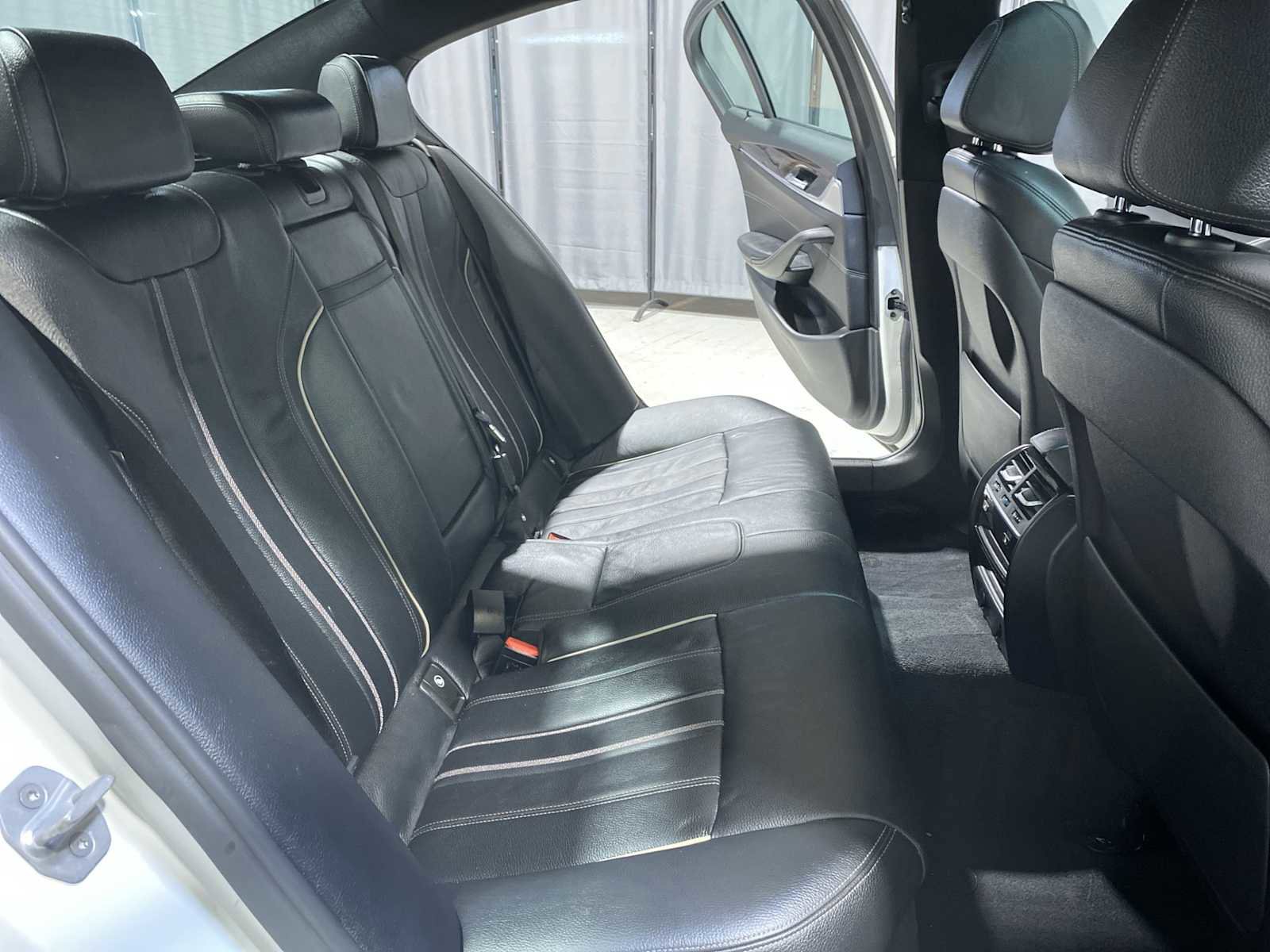 Used 2017 BMW 530i xDrive image 13