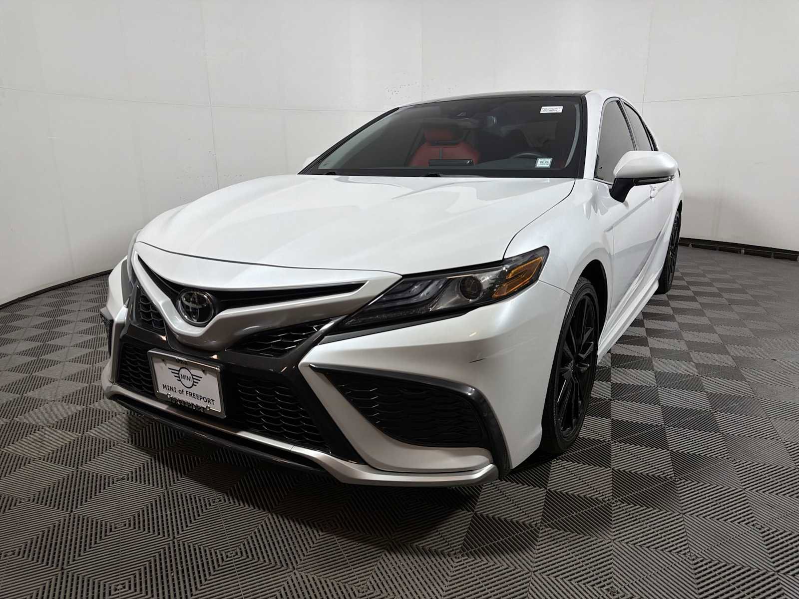 Used 2023 Toyota Camry XSE image 3