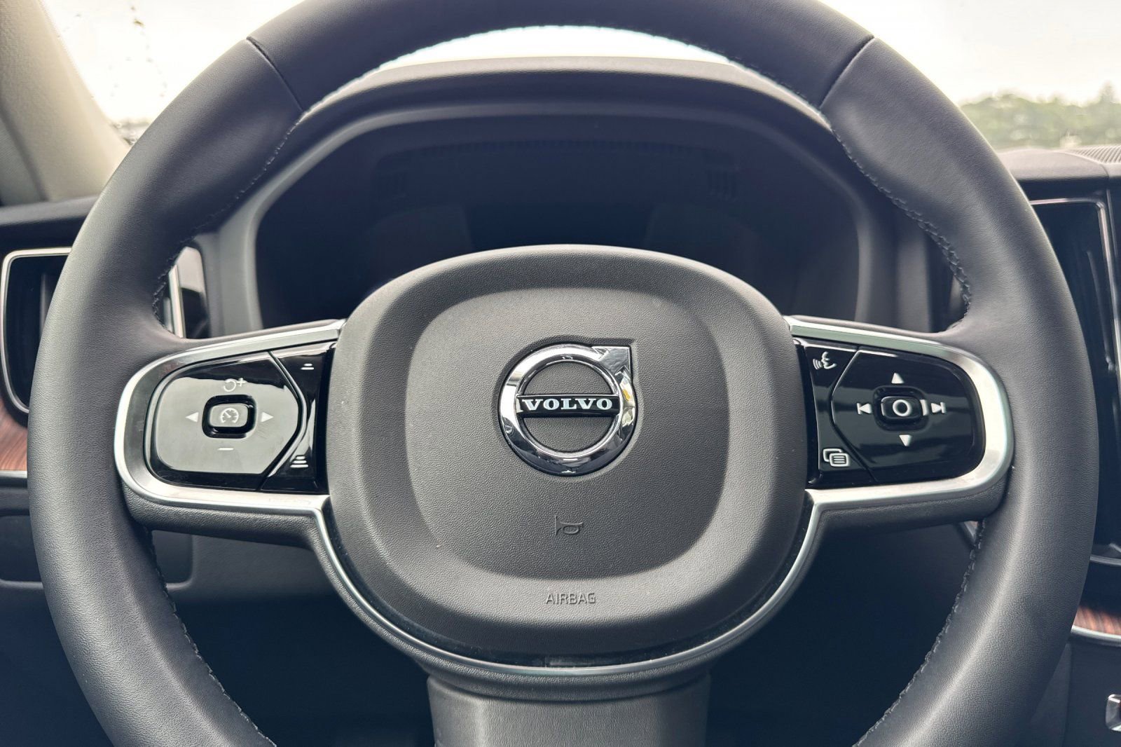 Certified 2023 Volvo XC60 B5 Plus w/ Protection Package Premier FWD image 27