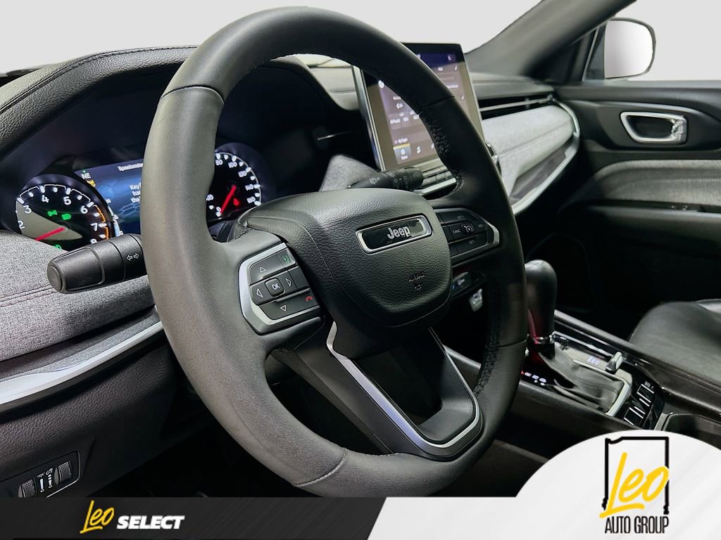 Used 2023 Jeep Compass Latitude image 11