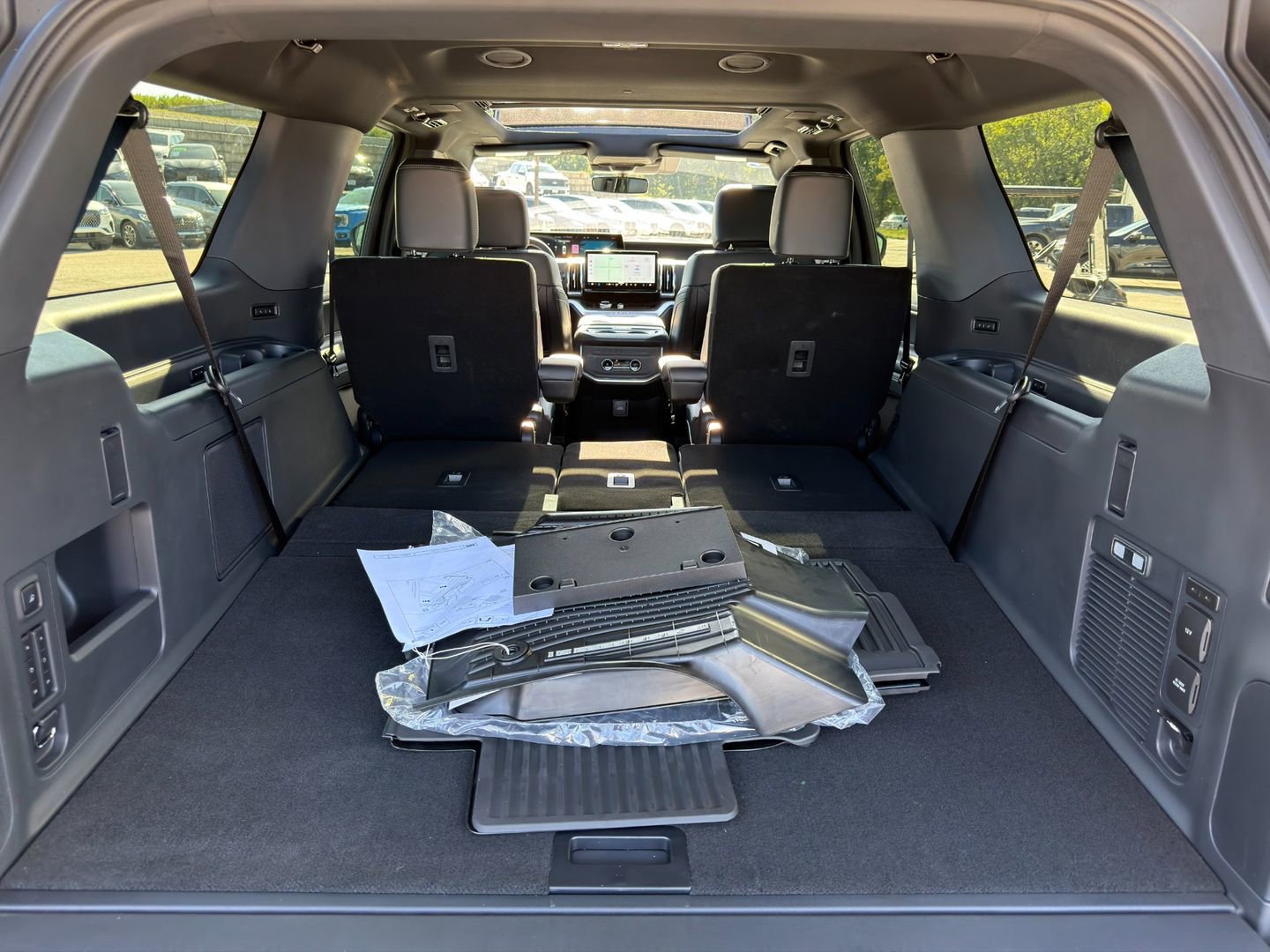 New 2025 Ford Expedition Max Platinum w/ Stealth Performance Package image 19