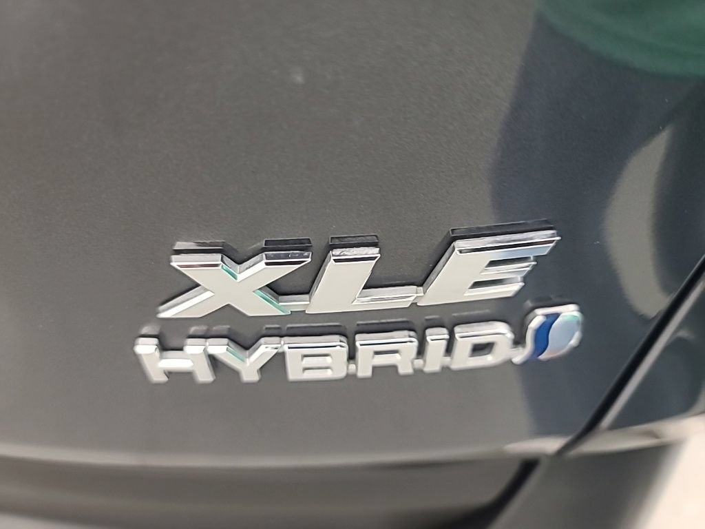 Used 2021 Toyota RAV4 XLE AWD/4WD image 12