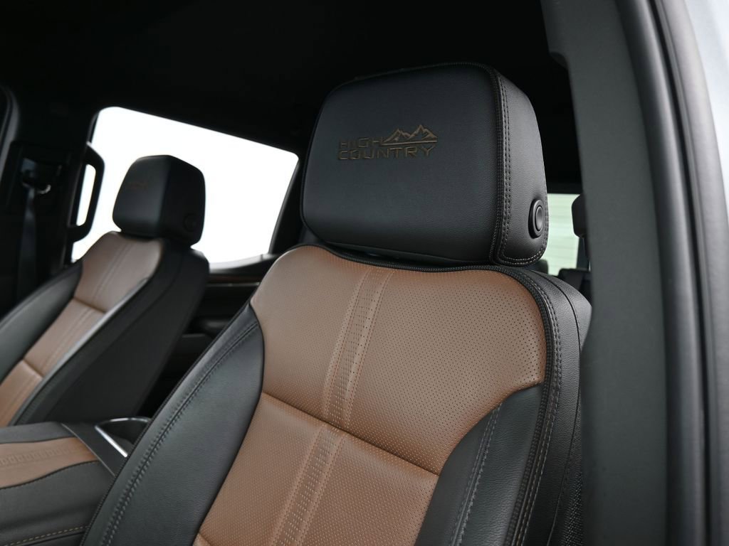 Used 2023 Chevrolet Silverado 1500 High Country w/ Technology Package image 16