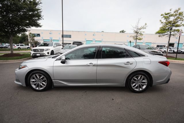 Used 2020 Toyota Avalon XLE w/ Moonroof Package FWD image 12