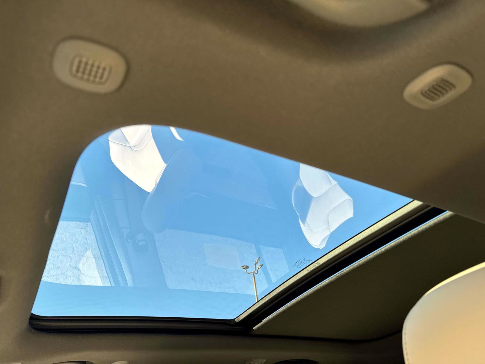 Used 2023 Jeep Grand Cherokee 4WD 4xe image 15