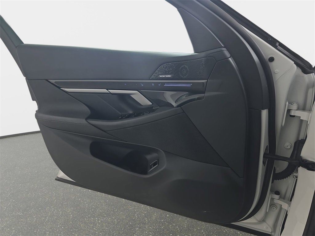 Used 2026 BMW 530i xDrive w/ Premium Package image 30