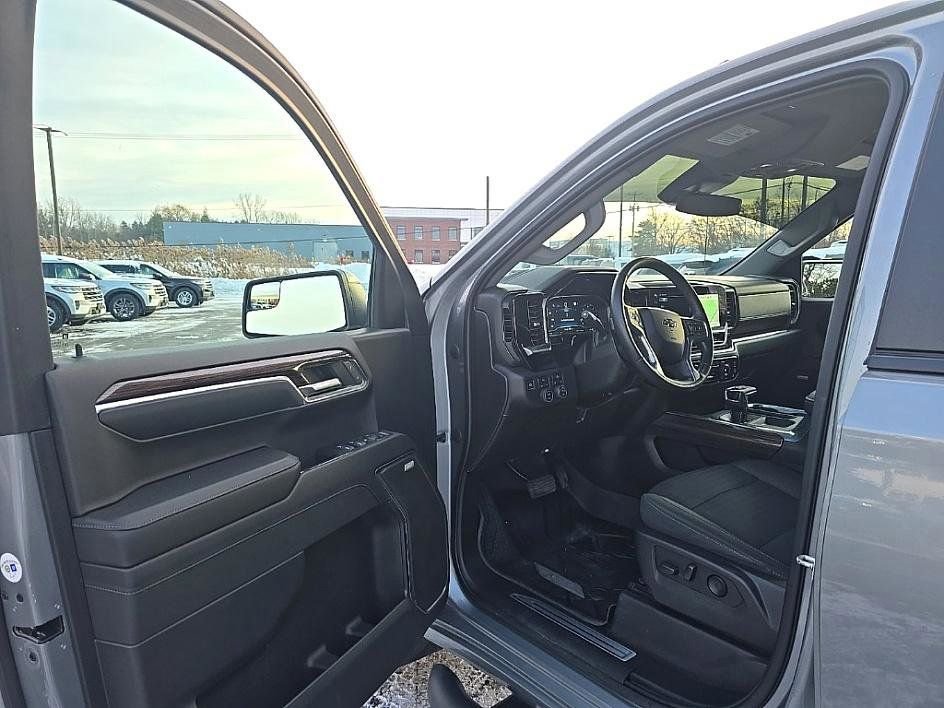 Used 2023 Chevrolet Silverado 1500 RST w/ Redline Edition image 9