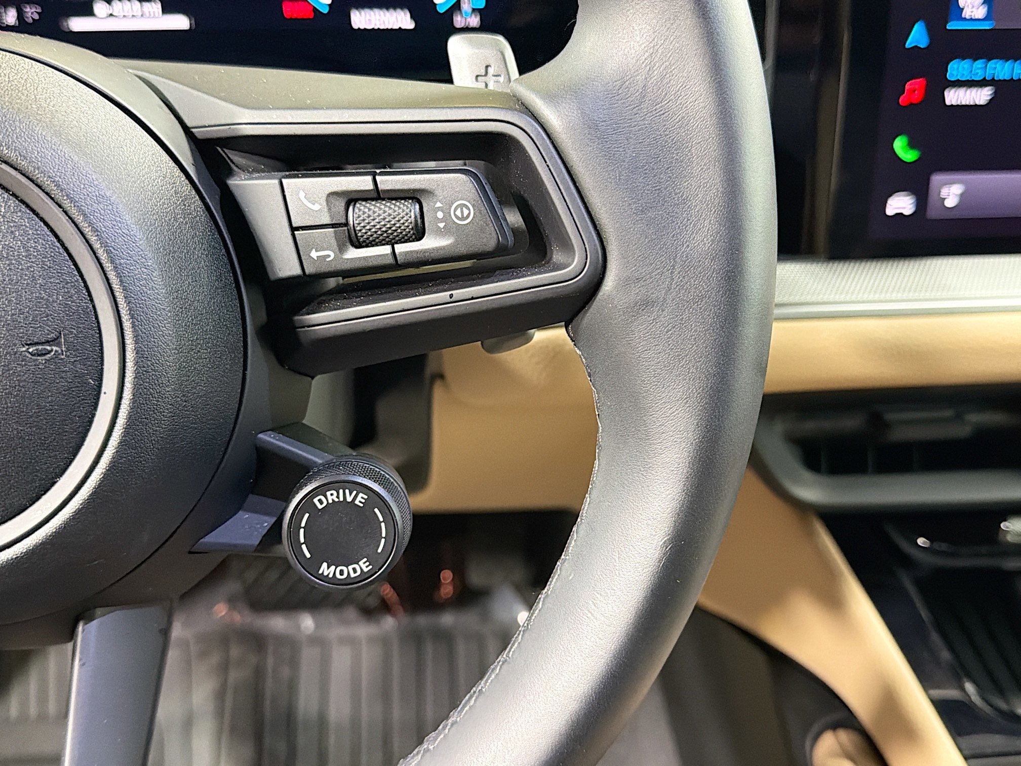 Certified 2025 Porsche Cayenne image 37