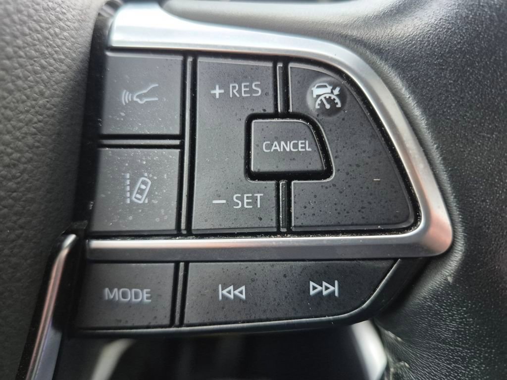 Used 2020 Toyota Highlander XLE image 22