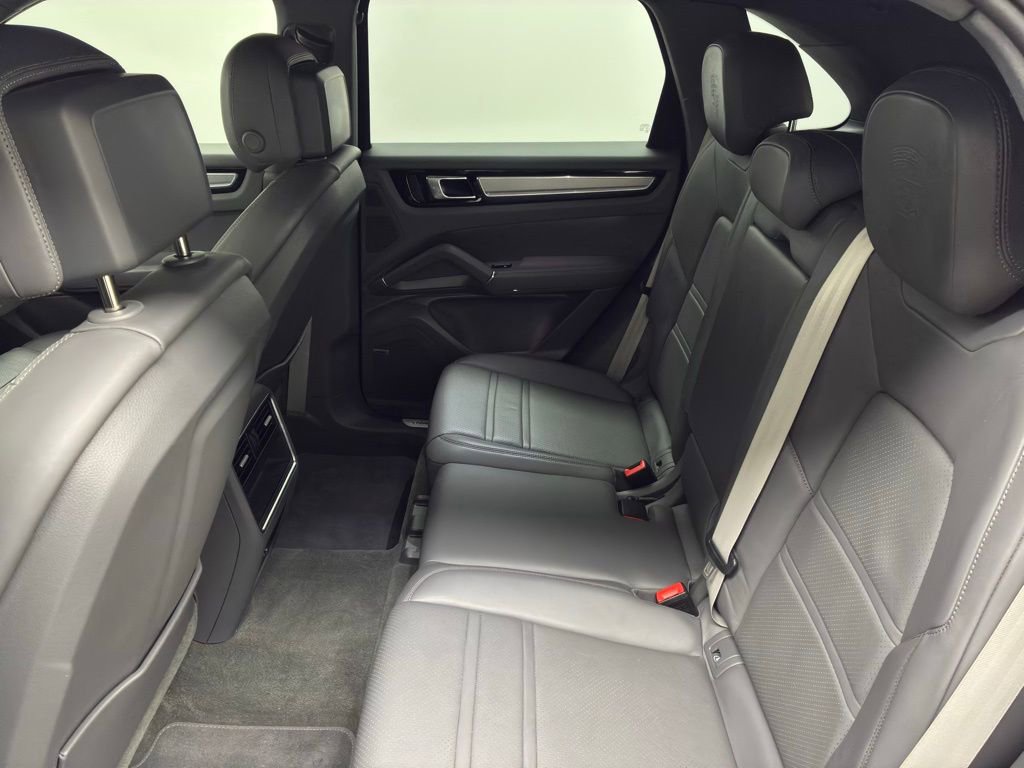 Used 2022 Porsche Cayenne Platinum Edition AWD/4WD image 49