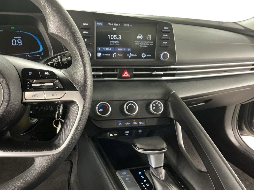 Certified 2025 Hyundai Elantra SE image 8