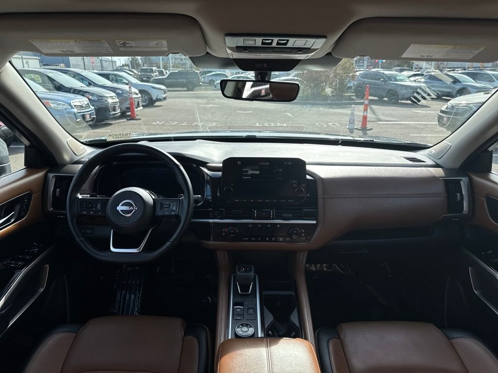 Used 2025 Nissan Pathfinder Platinum w/ Cargo Package image 13