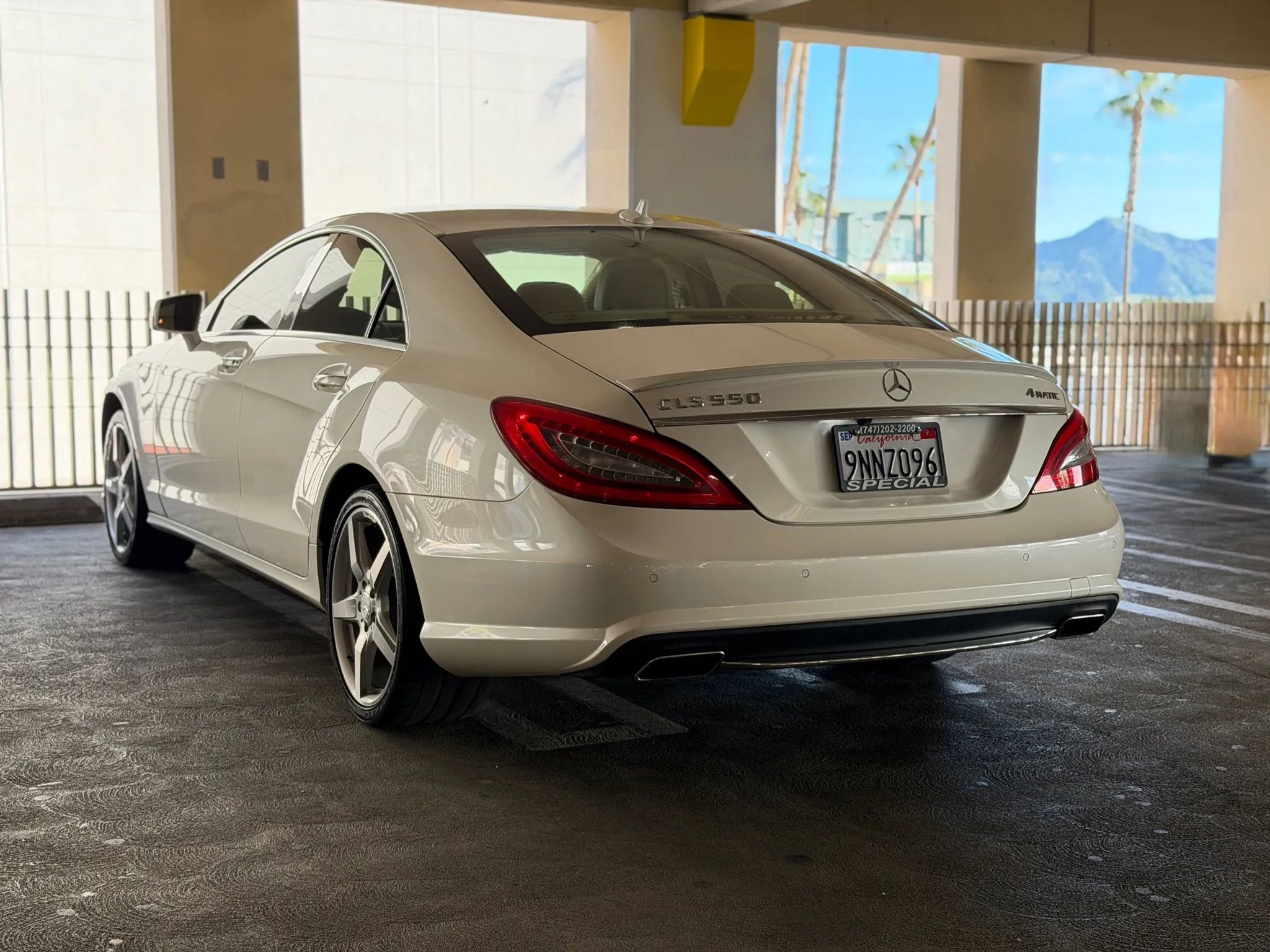 Used 2014 Mercedes-Benz CLS 550 4MATIC w/ Premium 1 Package image 3