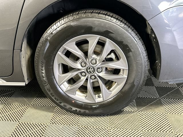 Certified 2025 Toyota Sienna XLE FWD image 31