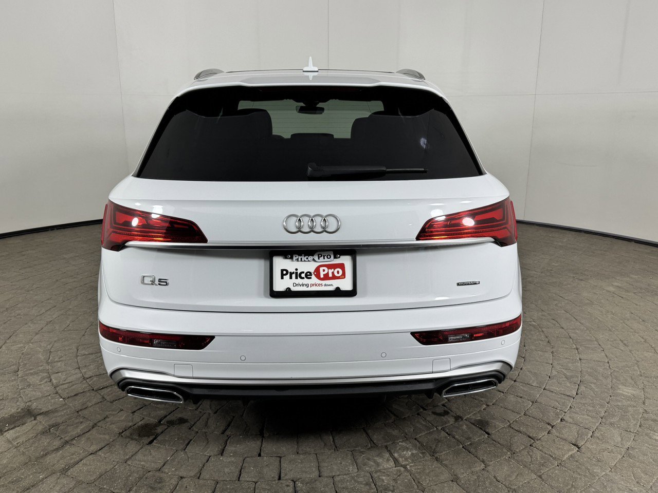 Used 2024 Audi Q5 e Premium Plus w/ Premium Plus Package image 5