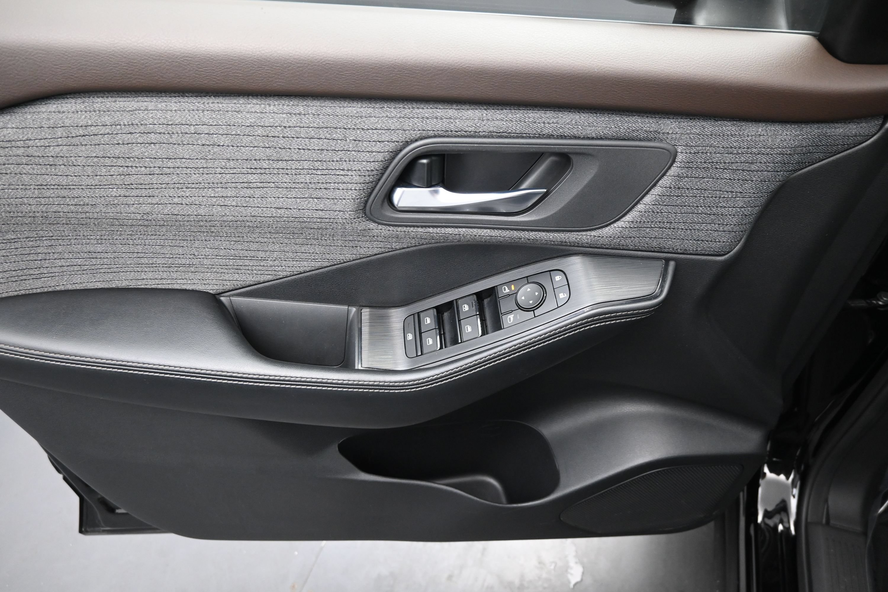 Used 2023 Nissan Rogue SV FWD image 11