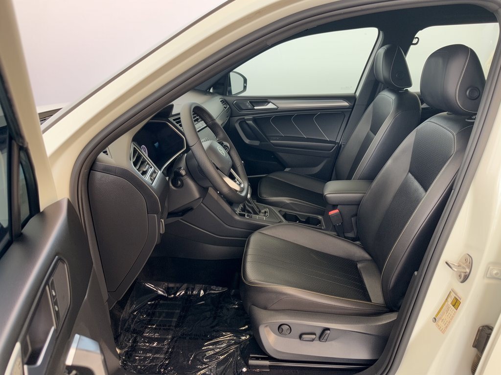 Used 2022 Volkswagen Tiguan SE R-Line FWD image 5