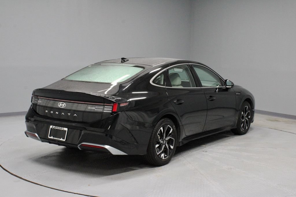 Used 2025 Hyundai Sonata SEL FWD image 11