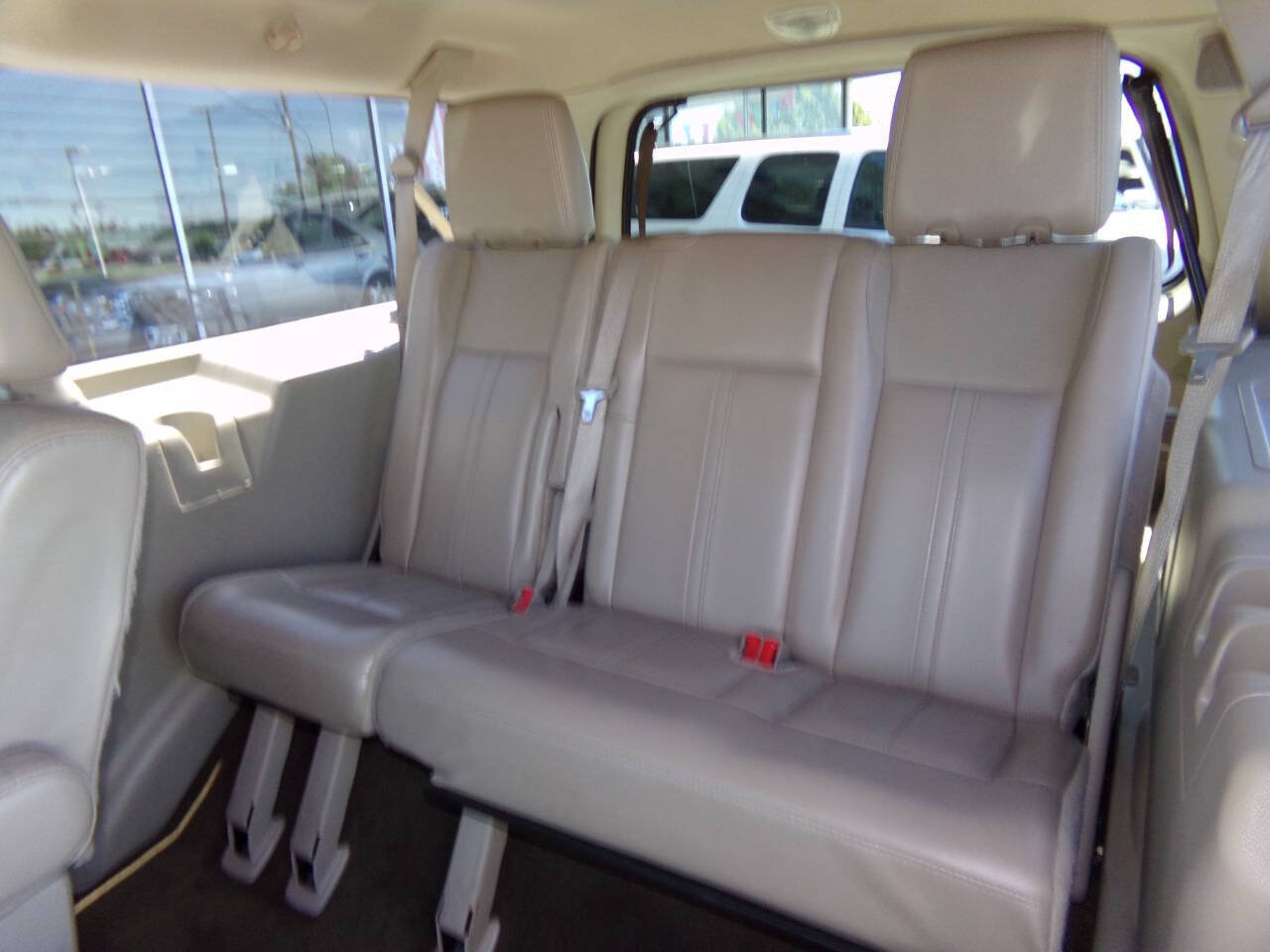 Used 2016 Lincoln Navigator L Select RWD image 16