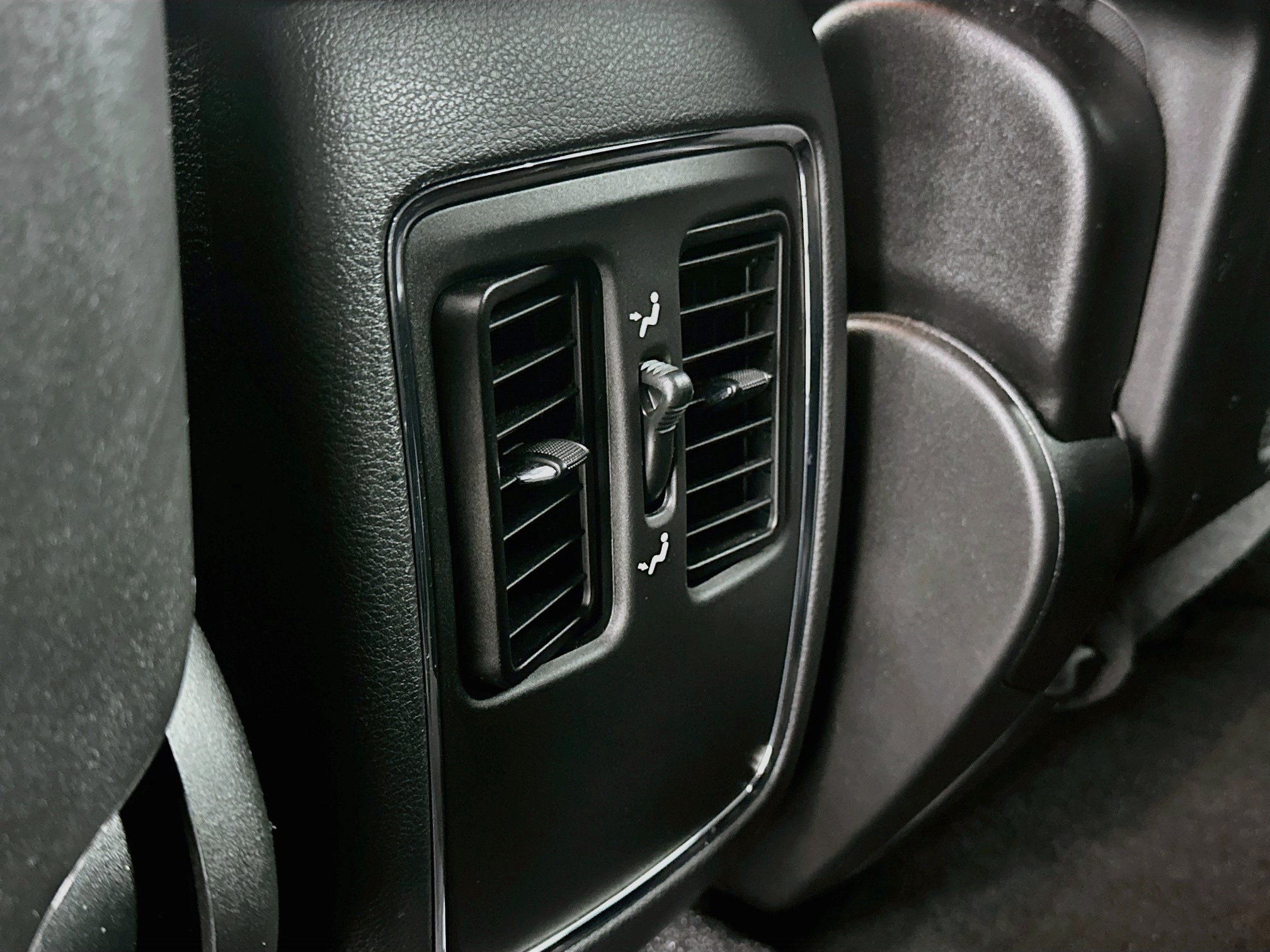 Used 2021 Jeep Grand Cherokee Laredo AWD/4WD image 25