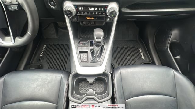Used 2020 Toyota RAV4 XLE Premium image 9