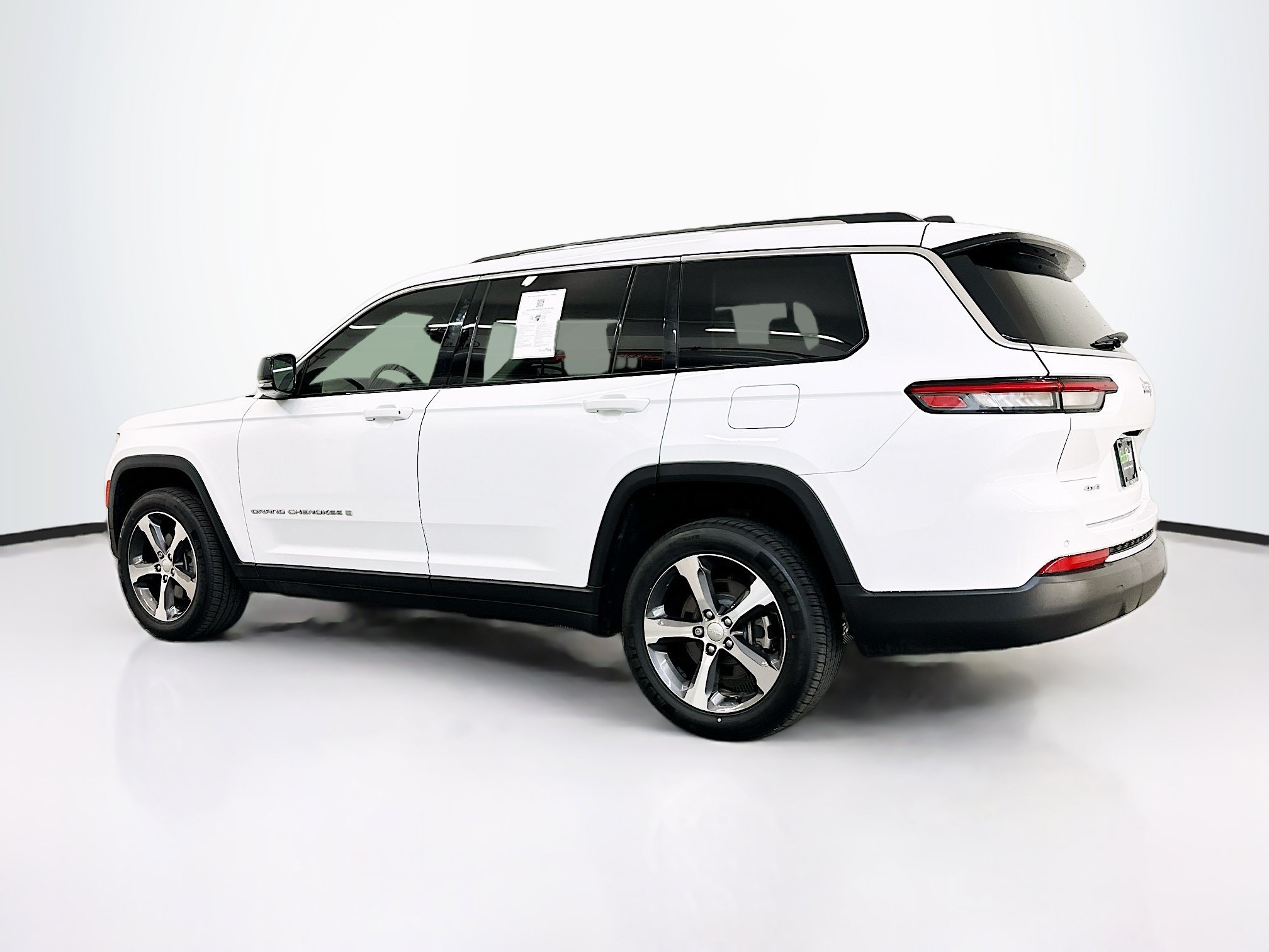 Used 2023 Jeep Grand Cherokee L Limited AWD/4WD image 5