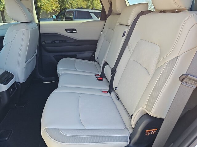 New 2026 Nissan Pathfinder SL FWD image 16