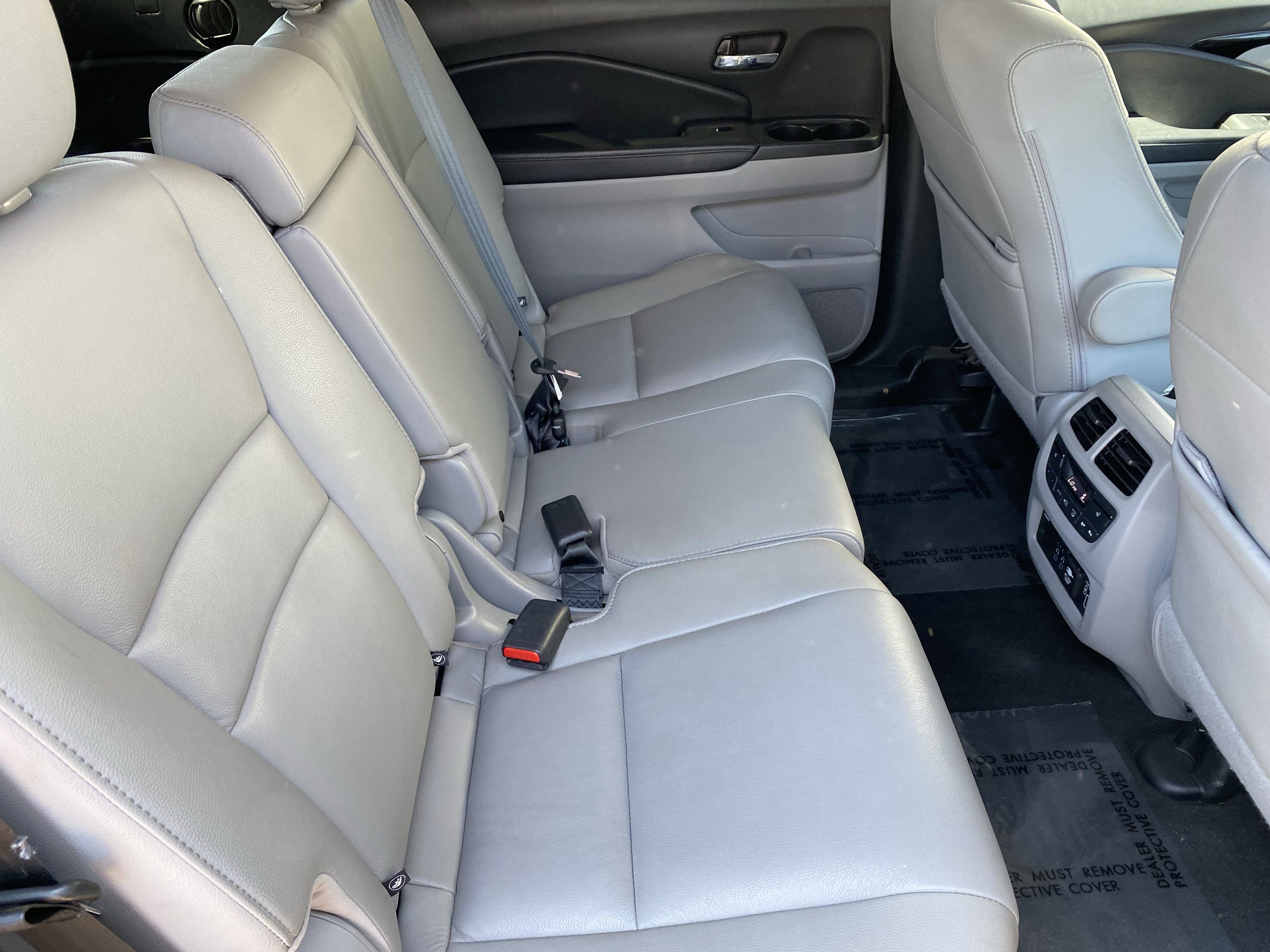 Used 2021 Honda Pilot Touring image 11