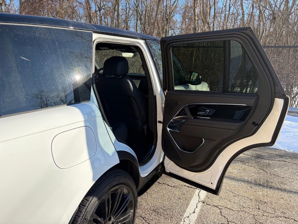 New 2025 Land Rover Range Rover SE image 16