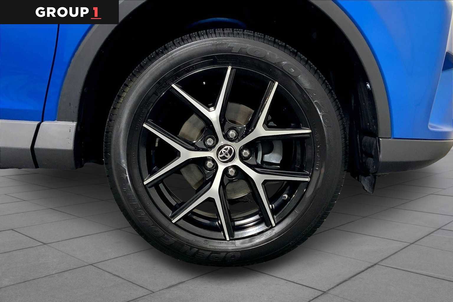 Used 2017 Toyota RAV4 SE image 10