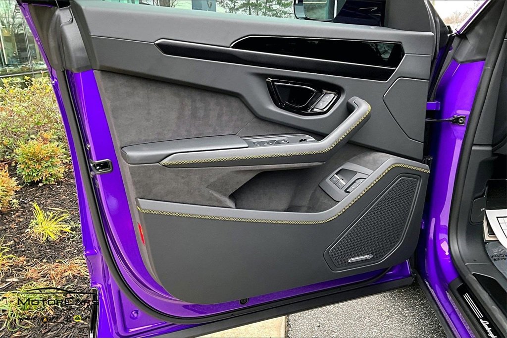 Used 2025 Lamborghini Urus SE image 20