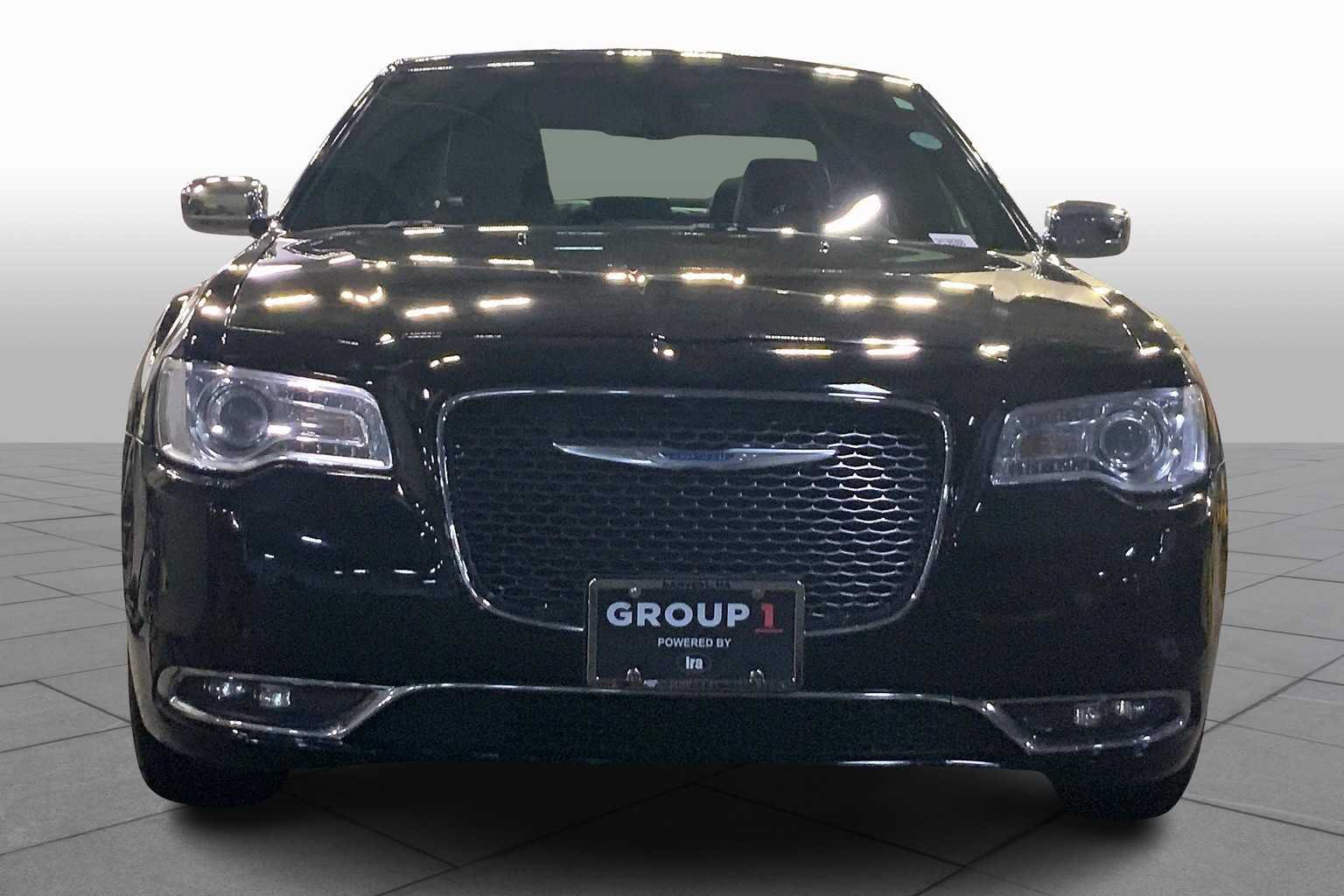 Used 2018 Chrysler 300 Limited w/ Light Group AWD/4WD image 4