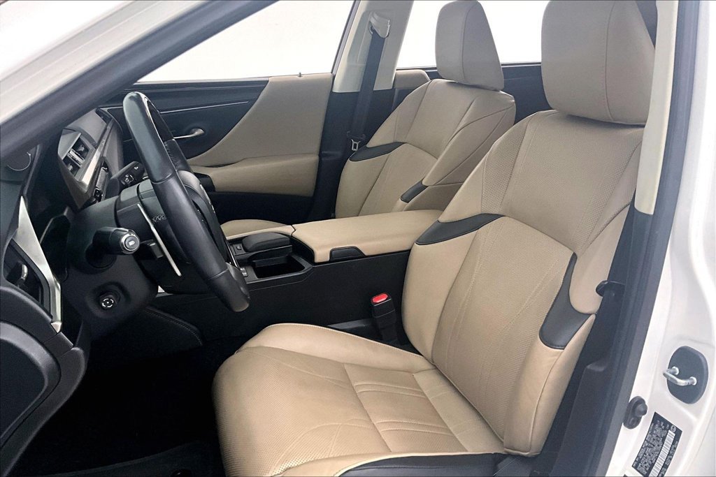 Used 2020 Lexus ES 300h Ultra Luxury w/ Accessory Package 2 FWD image 32