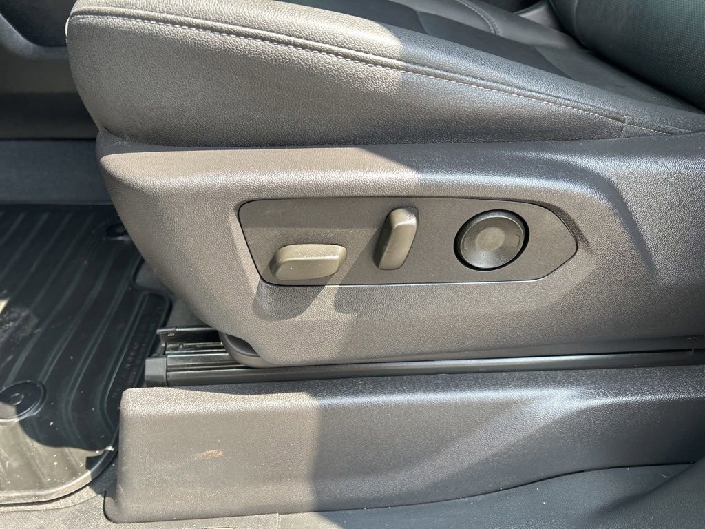 Used 2025 Chevrolet Silverado 2500 LTZ w/ LTZ Convenience Package image 27