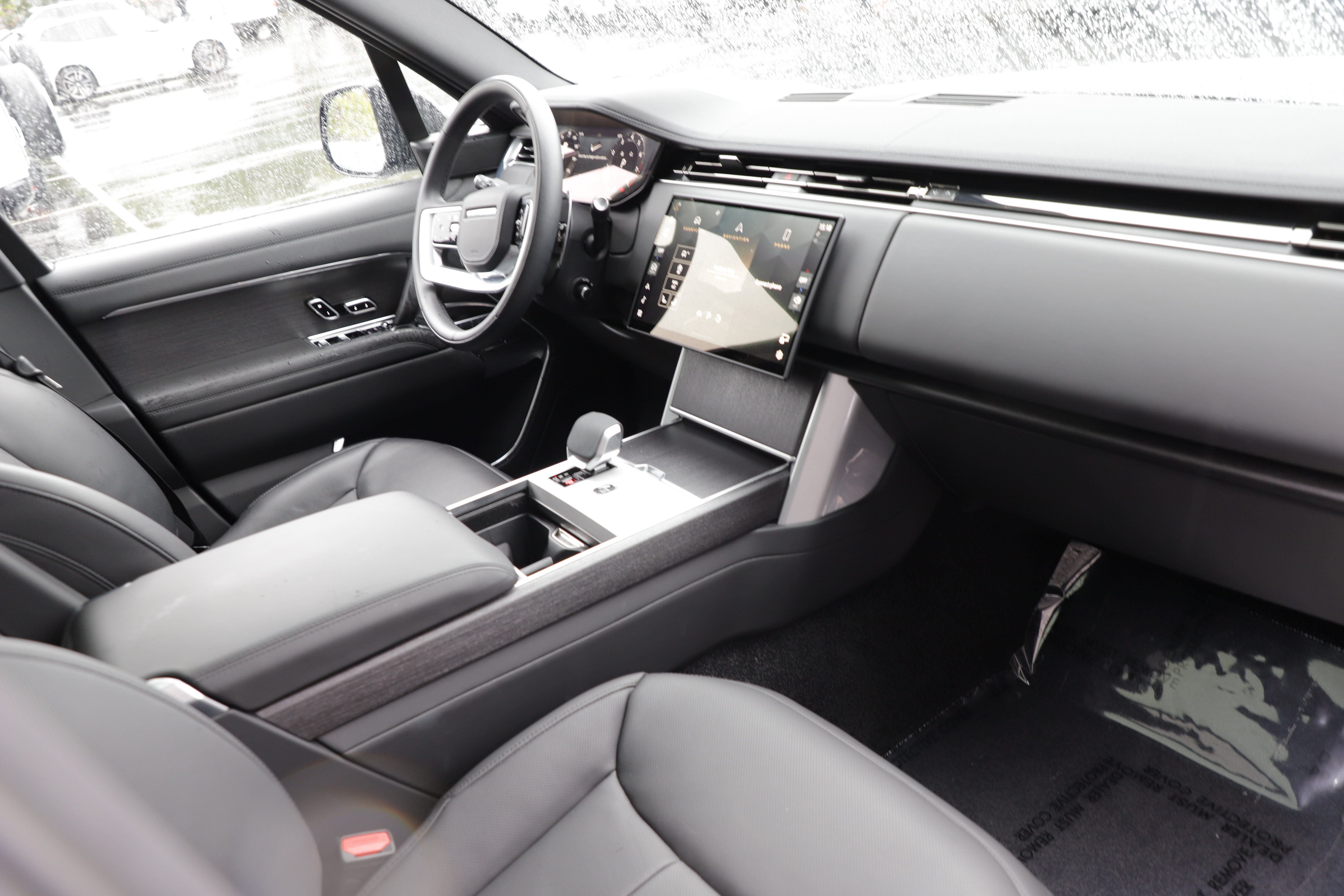 Certified 2024 Land Rover Range Rover SE AWD/4WD image 12