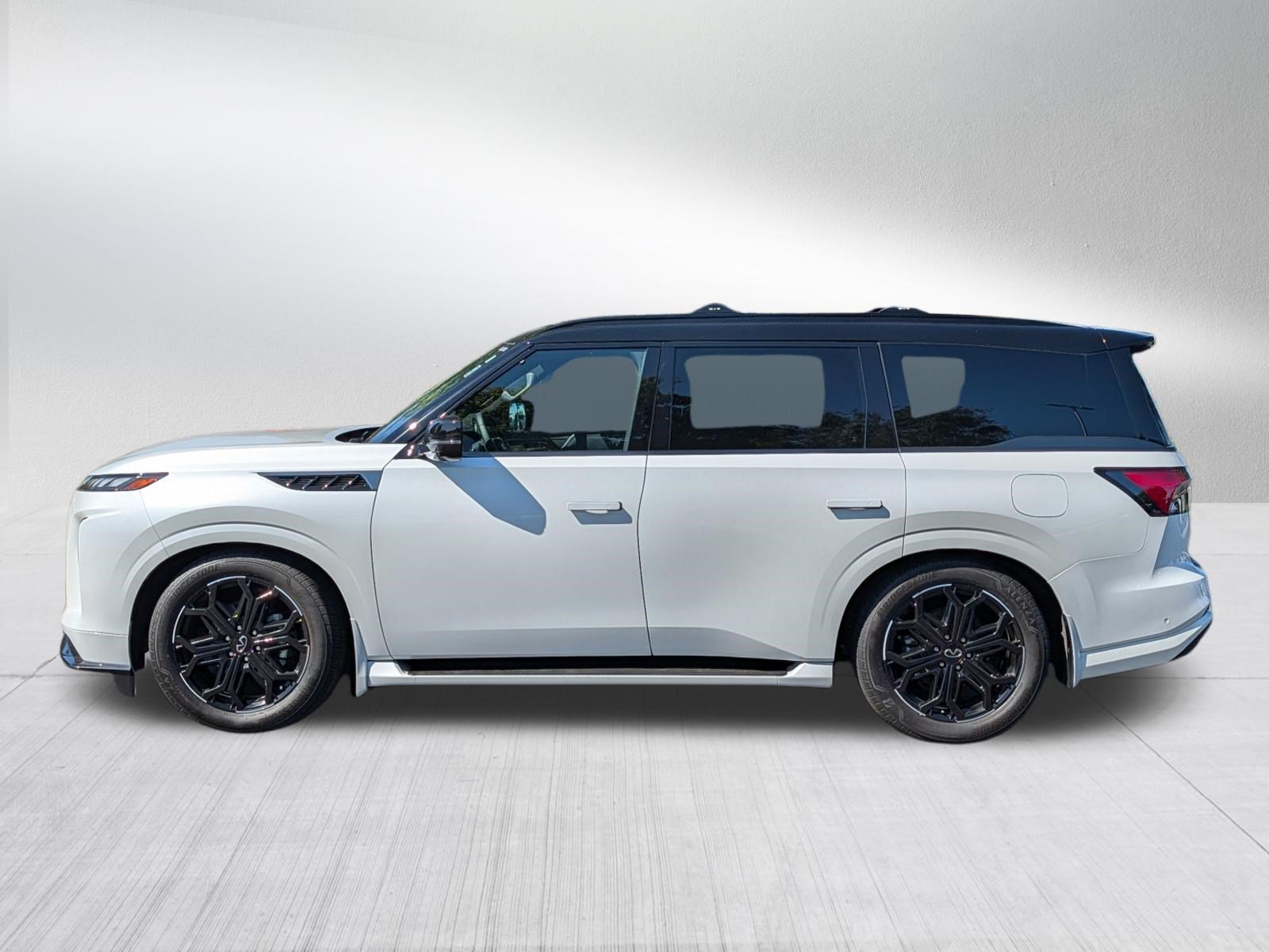 Certified 2026 INFINITI QX80 4WD w/ Sport Exterior Package image 4