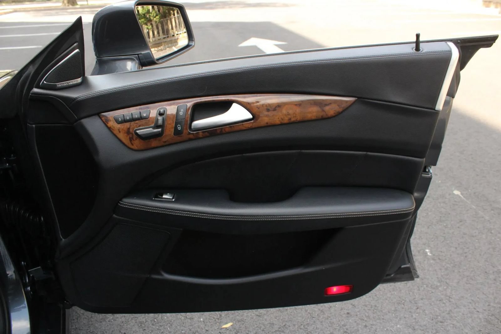 Used 2013 Mercedes-Benz CLS 550 w/ Premium I Pkg image 32