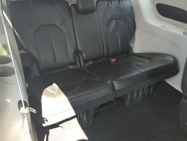 Used 2023 Chrysler Pacifica Touring-L FWD image 22