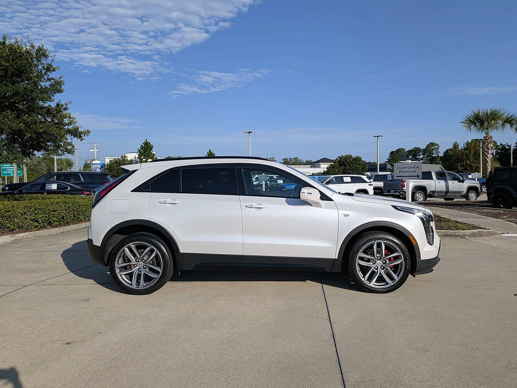 Used 2021 Cadillac XT4 Sport w/ Cold Weather Package FWD image 2