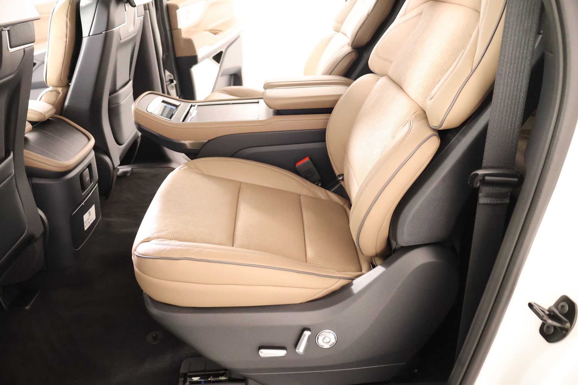 New 2026 Lincoln Navigator L Black Label image 14