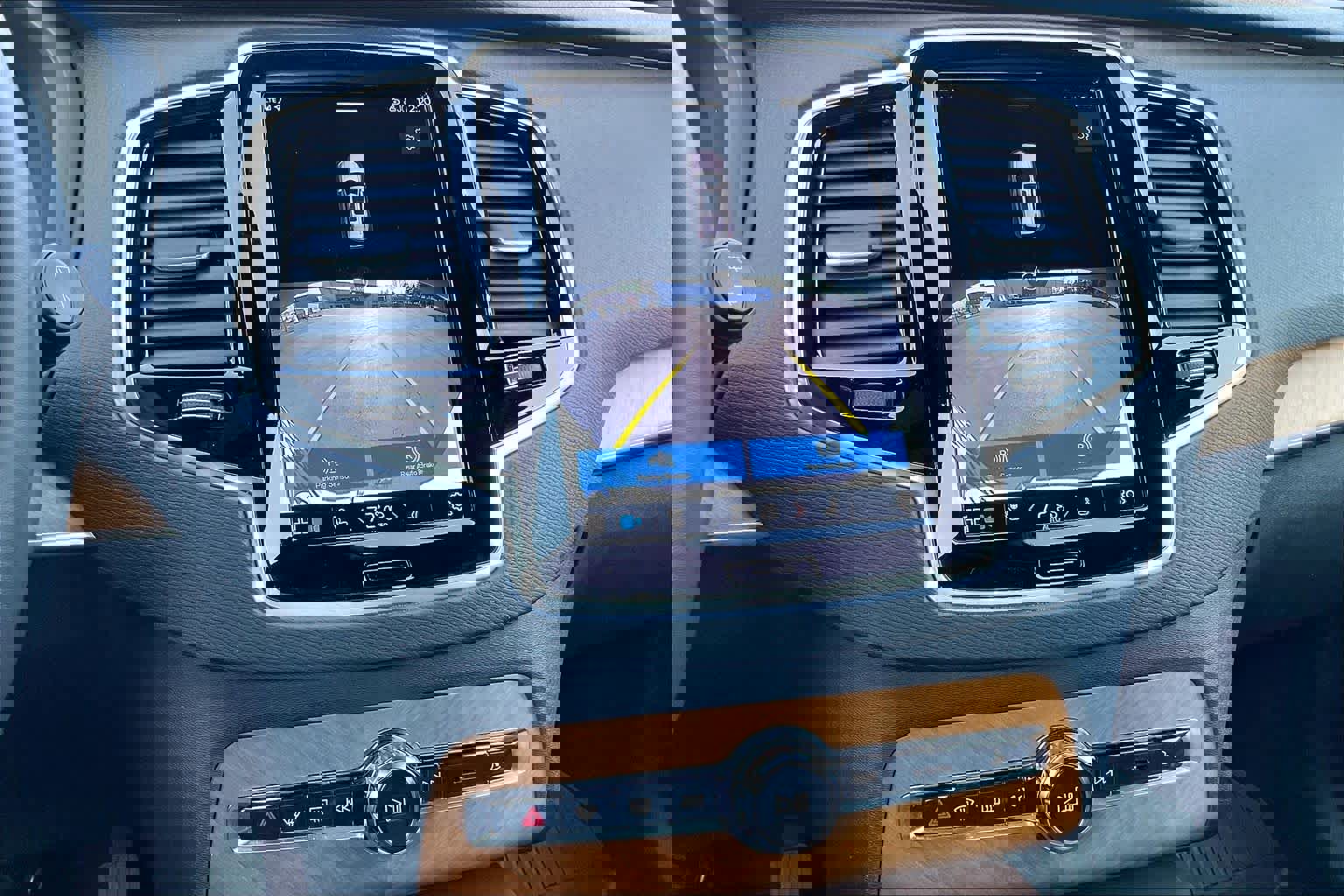 Used 2023 Volvo XC90 T8 Plus w/ Protection Package Premier image 24