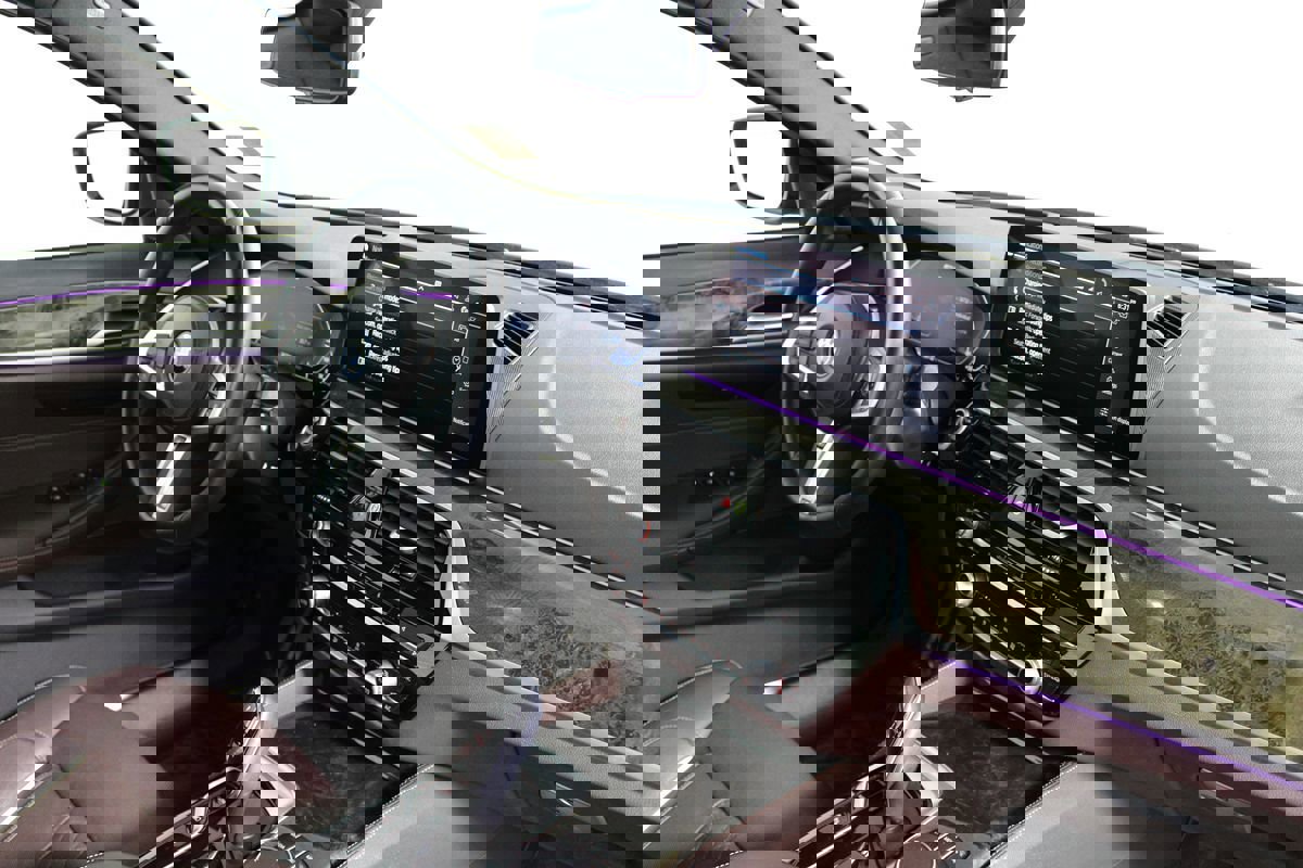 Used 2023 BMW 530e w/ M Sport Package image 25